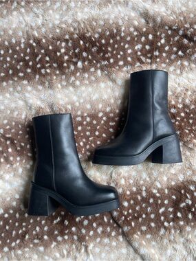 Floyd black boots